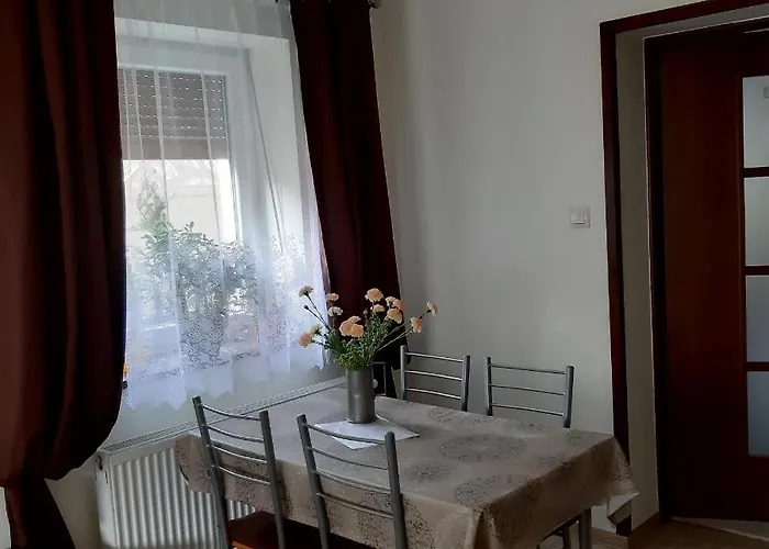 Willa Jugowice בית הארחה *